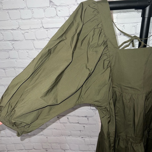 Green Dress - Picture 3 of 6